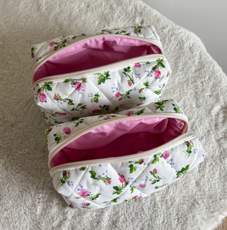 kosmetyczka muslin w kwiaty rozowe wnetrze
