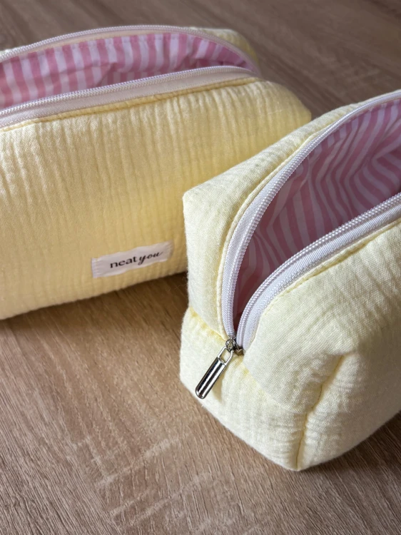 pastelowa kosmetyczka zolta muslinowa paski detal
