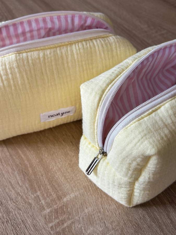 pastelowa kosmetyczka zolta muslinowa paski detal