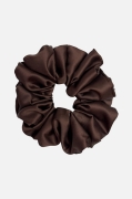 Czekoladowa satynowa gumka do włosów scrunchie brązowa