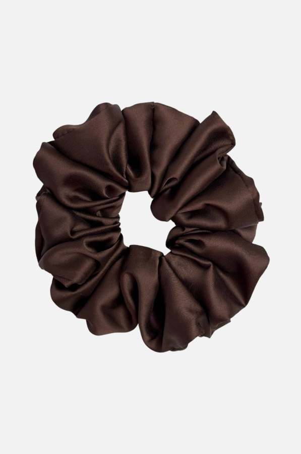 Czekoladowa satynowa gumka do włosów scrunchie brązowa
