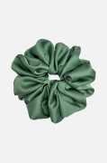 Szałwiowa satynowa gumka do włosów scrunchie zielona