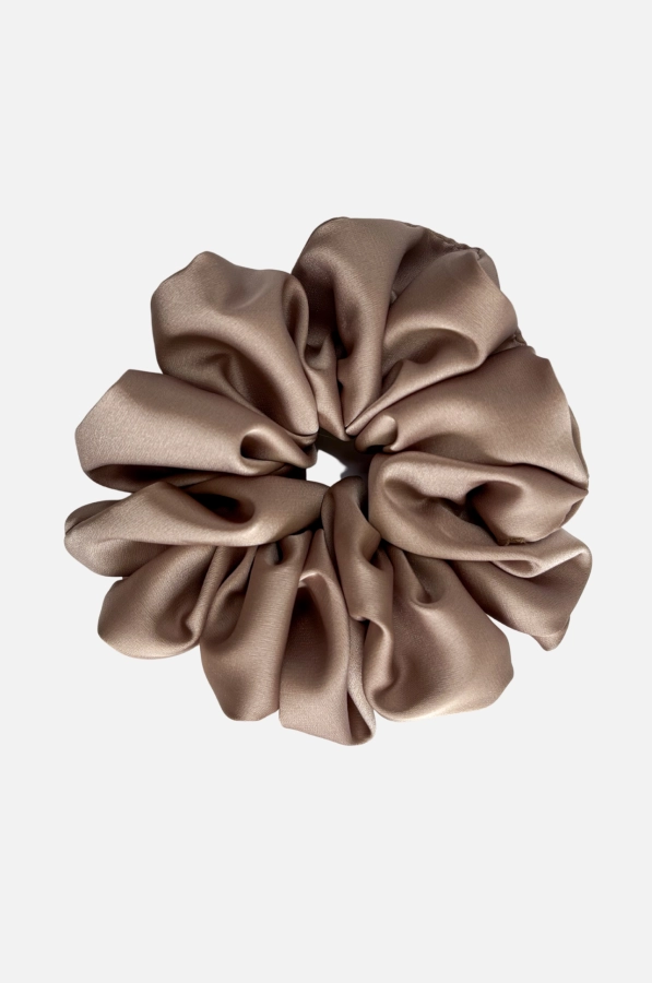 Beżowa satynowa gumka do włosów scrunchie