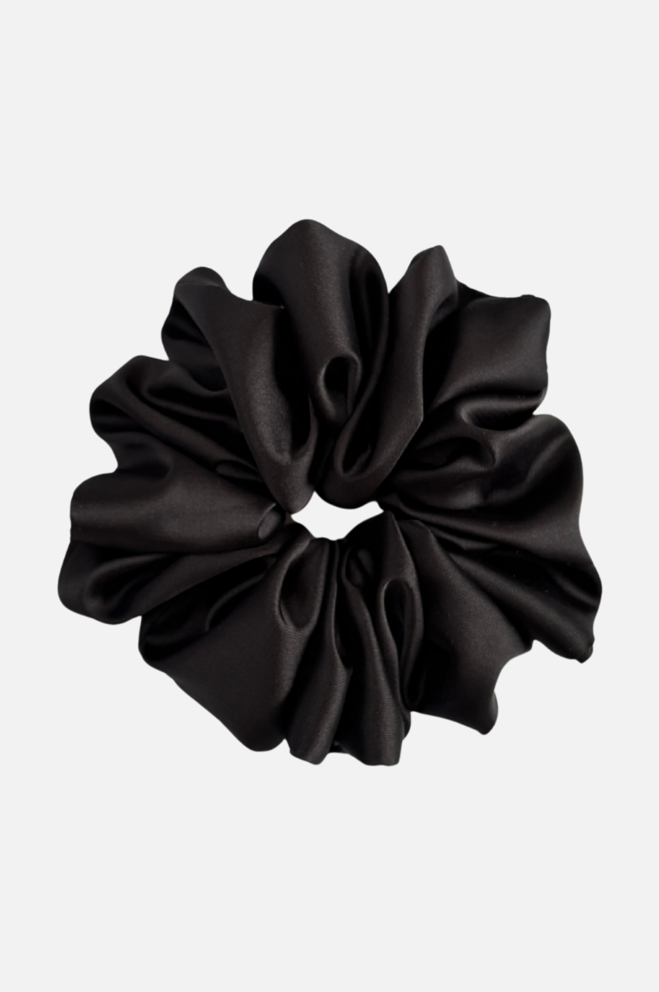 Czarna satynowa gumka do włosów scrunchie