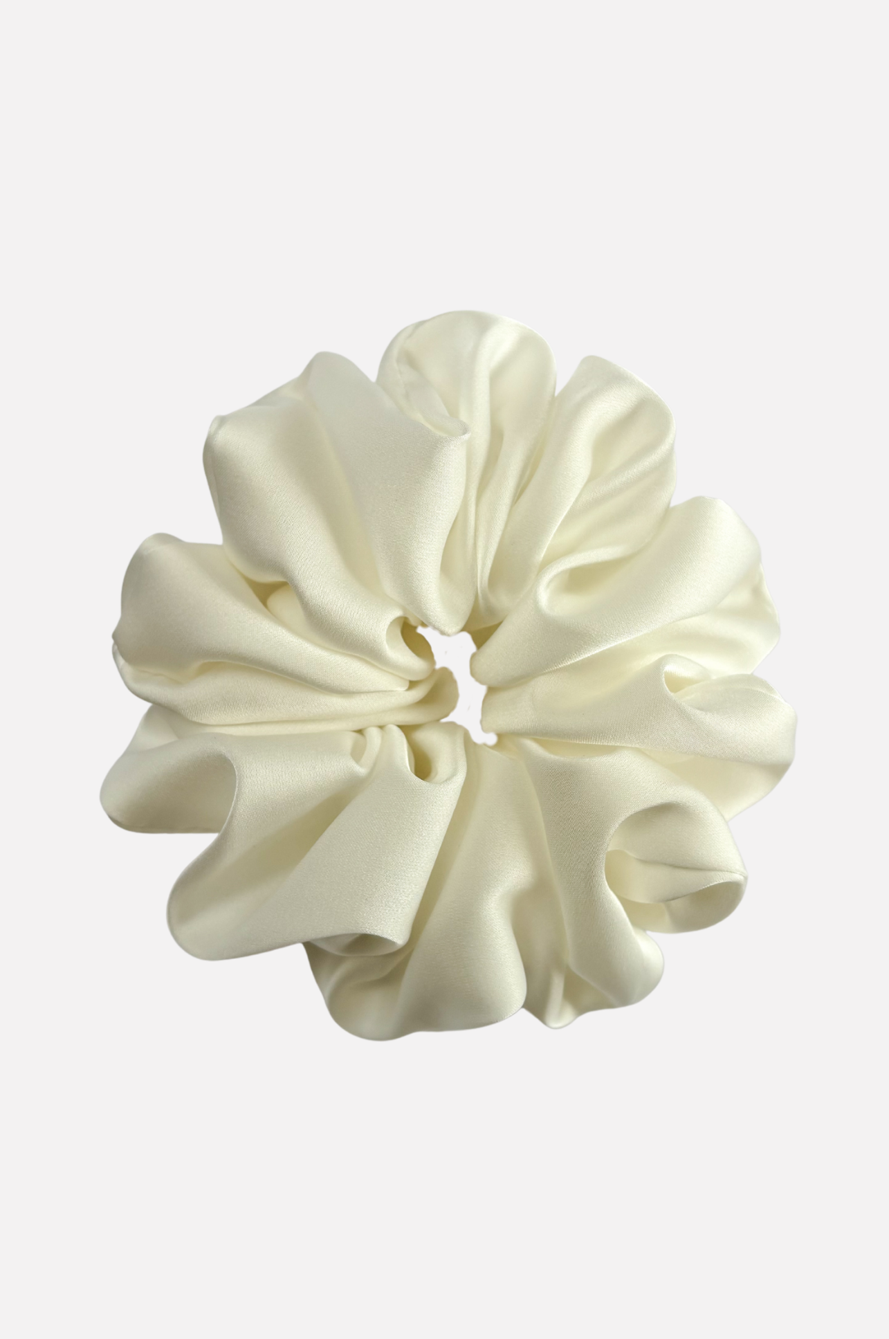 Kremowa ecru satynowa gumka do włosów scrunchie